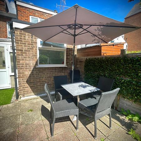 Exclusive Offers L Last-Minute Specials L Parking Free L Double Bed House L Uk L Gaming Room L Komfy 3 Bedroom Cottage With Riverview L Perfect For Short Or Long Stays Reading Eksteriør billede