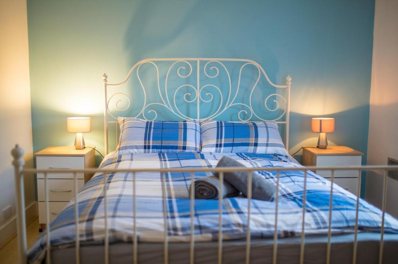Exclusive Offers L Last-Minute Specials L Parking Free L Double Bed House L Uk L Gaming Room L Komfy 3 Bedroom Cottage With Riverview L Perfect For Short Or Long Stays Reading Eksteriør billede