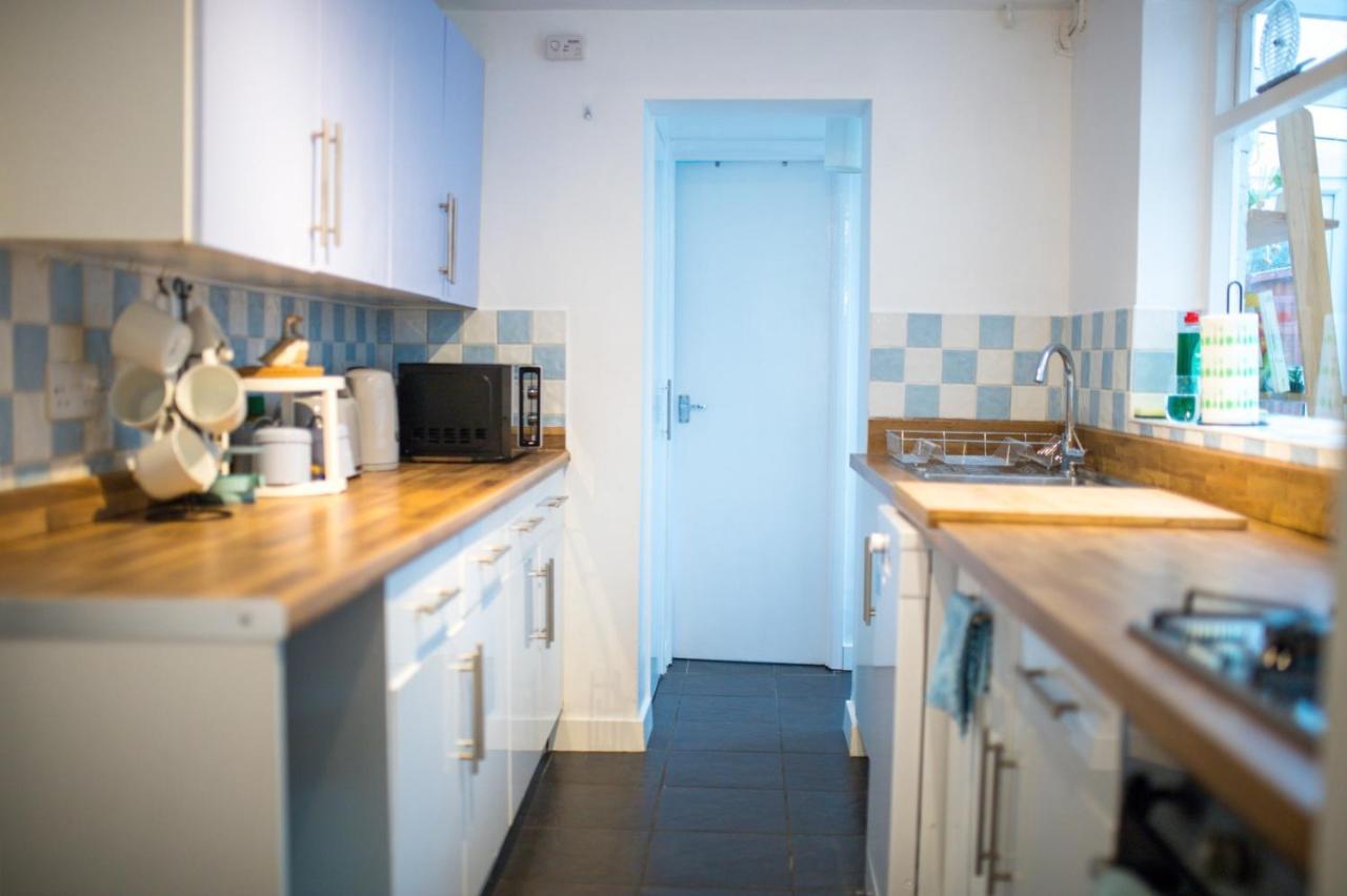 Exclusive Offers L Last-Minute Specials L Parking Free L Double Bed House L Uk L Gaming Room L Komfy 3 Bedroom Cottage With Riverview L Perfect For Short Or Long Stays Reading Eksteriør billede
