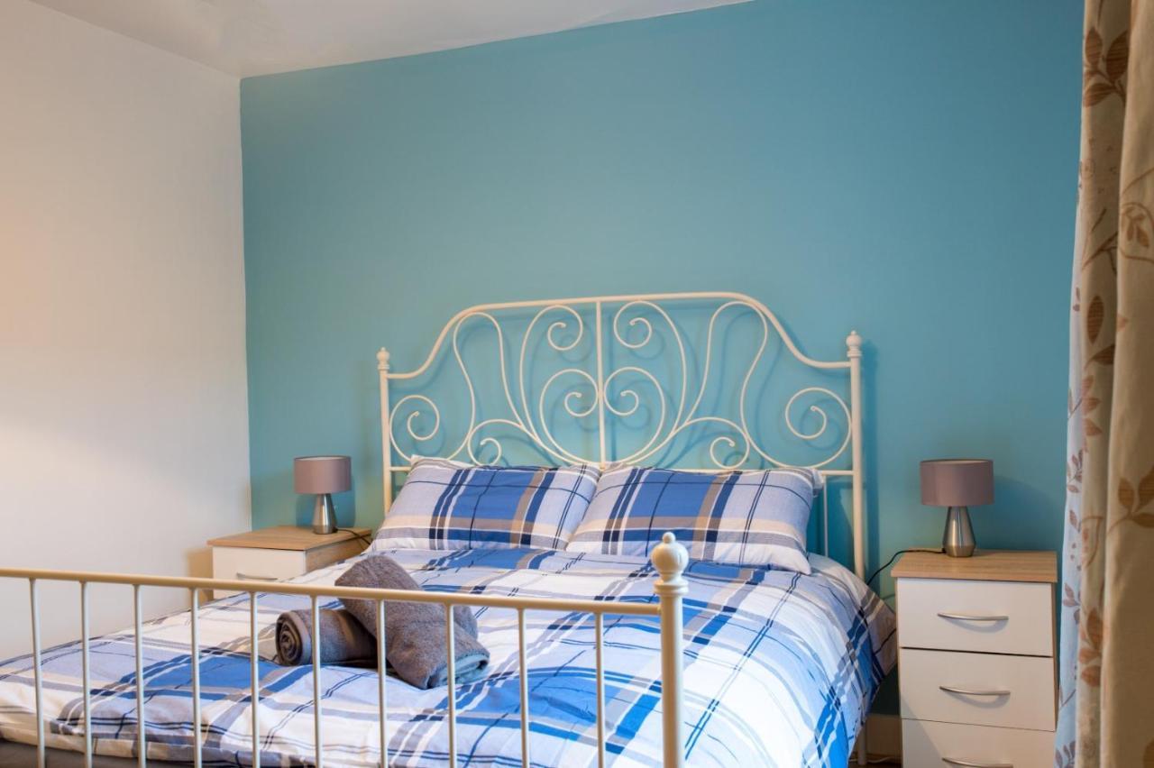 Exclusive Offers L Last-Minute Specials L Parking Free L Double Bed House L Uk L Gaming Room L Komfy 3 Bedroom Cottage With Riverview L Perfect For Short Or Long Stays Reading Eksteriør billede