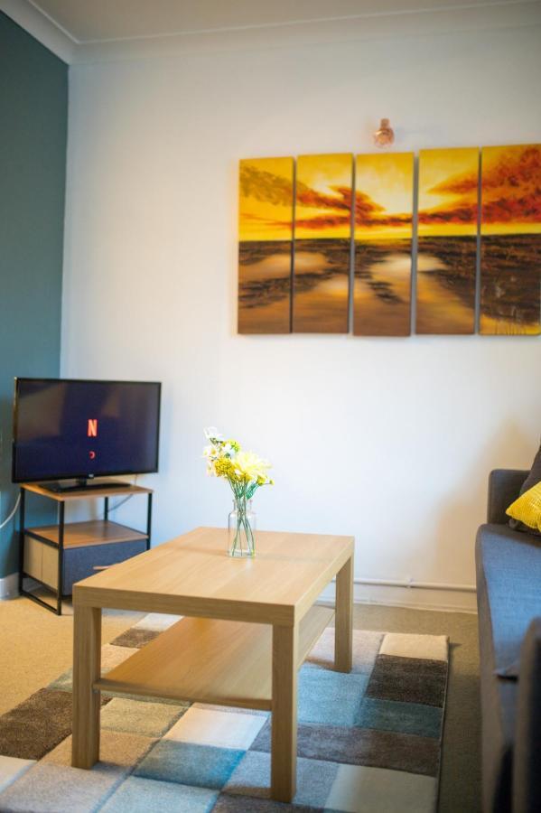 Exclusive Offers L Last-Minute Specials L Parking Free L Double Bed House L Uk L Gaming Room L Komfy 3 Bedroom Cottage With Riverview L Perfect For Short Or Long Stays Reading Eksteriør billede