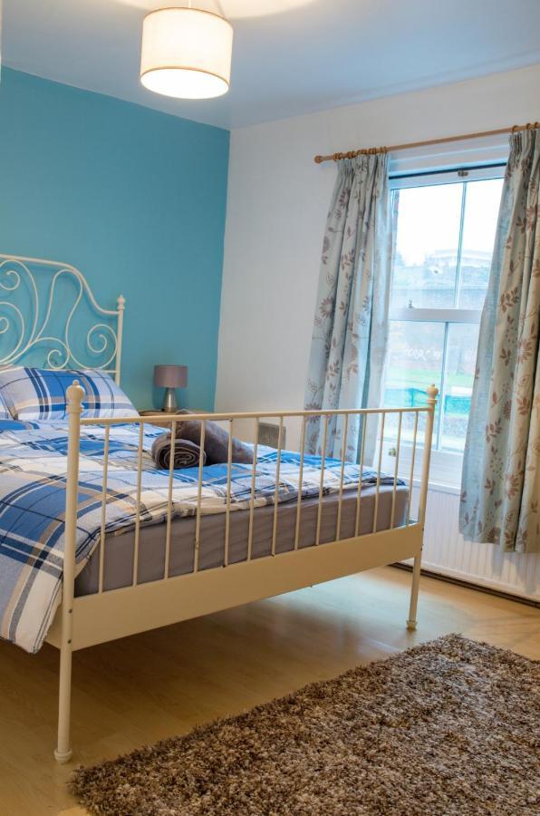 Exclusive Offers L Last-Minute Specials L Parking Free L Double Bed House L Uk L Gaming Room L Komfy 3 Bedroom Cottage With Riverview L Perfect For Short Or Long Stays Reading Eksteriør billede