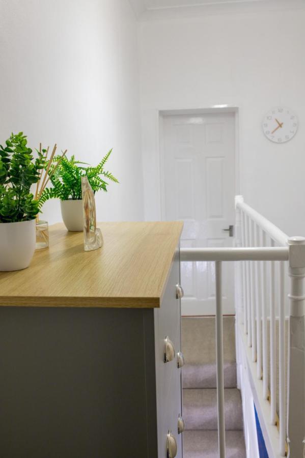 Exclusive Offers L Last-Minute Specials L Parking Free L Double Bed House L Uk L Gaming Room L Komfy 3 Bedroom Cottage With Riverview L Perfect For Short Or Long Stays Reading Eksteriør billede