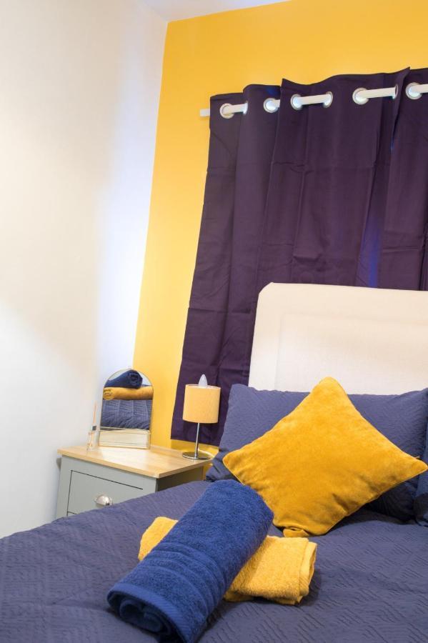 Exclusive Offers L Last-Minute Specials L Parking Free L Double Bed House L Uk L Gaming Room L Komfy 3 Bedroom Cottage With Riverview L Perfect For Short Or Long Stays Reading Eksteriør billede