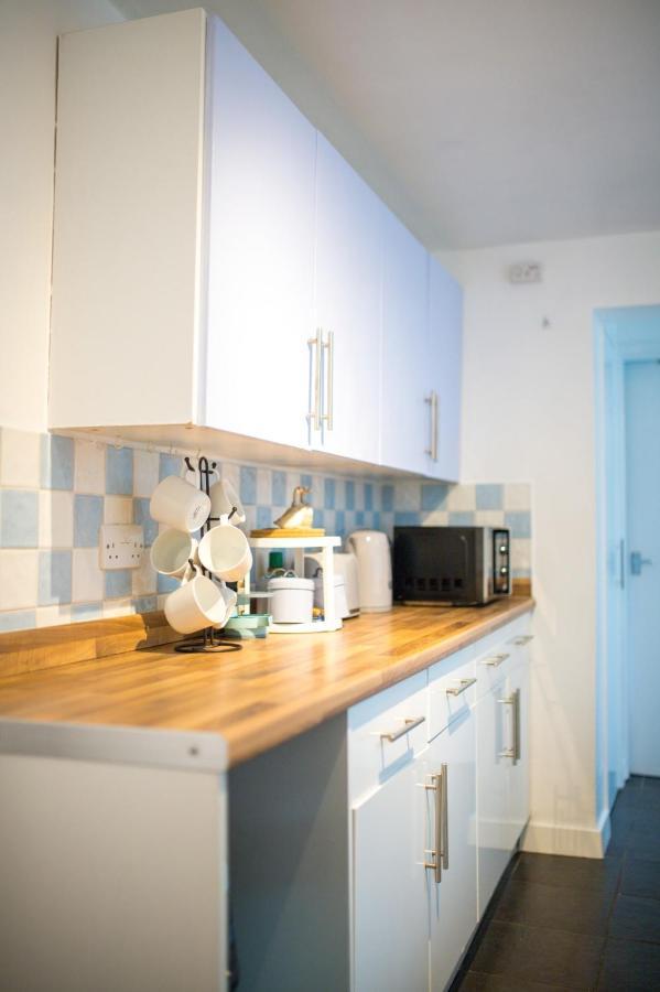 Exclusive Offers L Last-Minute Specials L Parking Free L Double Bed House L Uk L Gaming Room L Komfy 3 Bedroom Cottage With Riverview L Perfect For Short Or Long Stays Reading Eksteriør billede