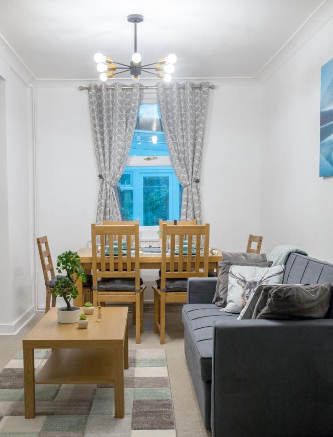 Exclusive Offers L Last-Minute Specials L Parking Free L Double Bed House L Uk L Gaming Room L Komfy 3 Bedroom Cottage With Riverview L Perfect For Short Or Long Stays Reading Eksteriør billede