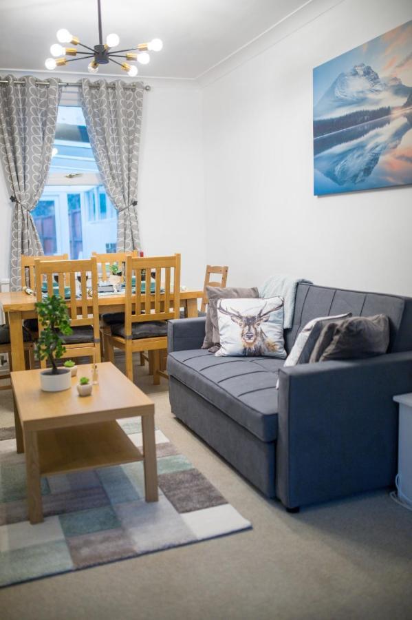 Exclusive Offers L Last-Minute Specials L Parking Free L Double Bed House L Uk L Gaming Room L Komfy 3 Bedroom Cottage With Riverview L Perfect For Short Or Long Stays Reading Eksteriør billede