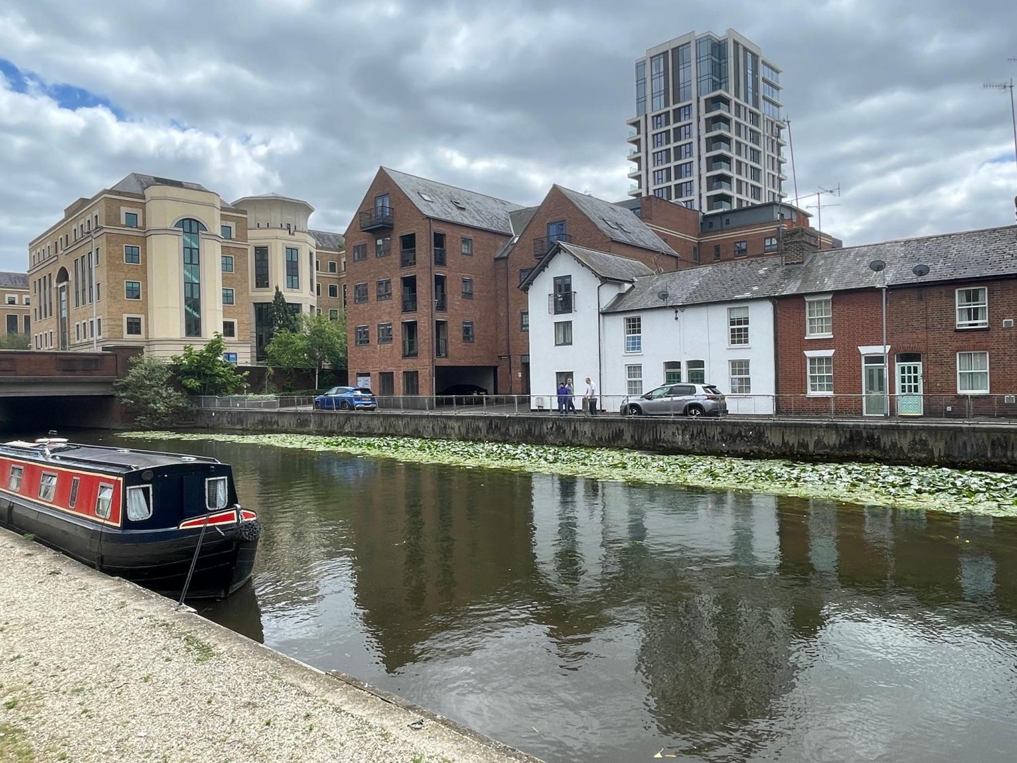 Exclusive Offers L Last-Minute Specials L Parking Free L Double Bed House L Uk L Gaming Room L Komfy 3 Bedroom Cottage With Riverview L Perfect For Short Or Long Stays Reading Eksteriør billede