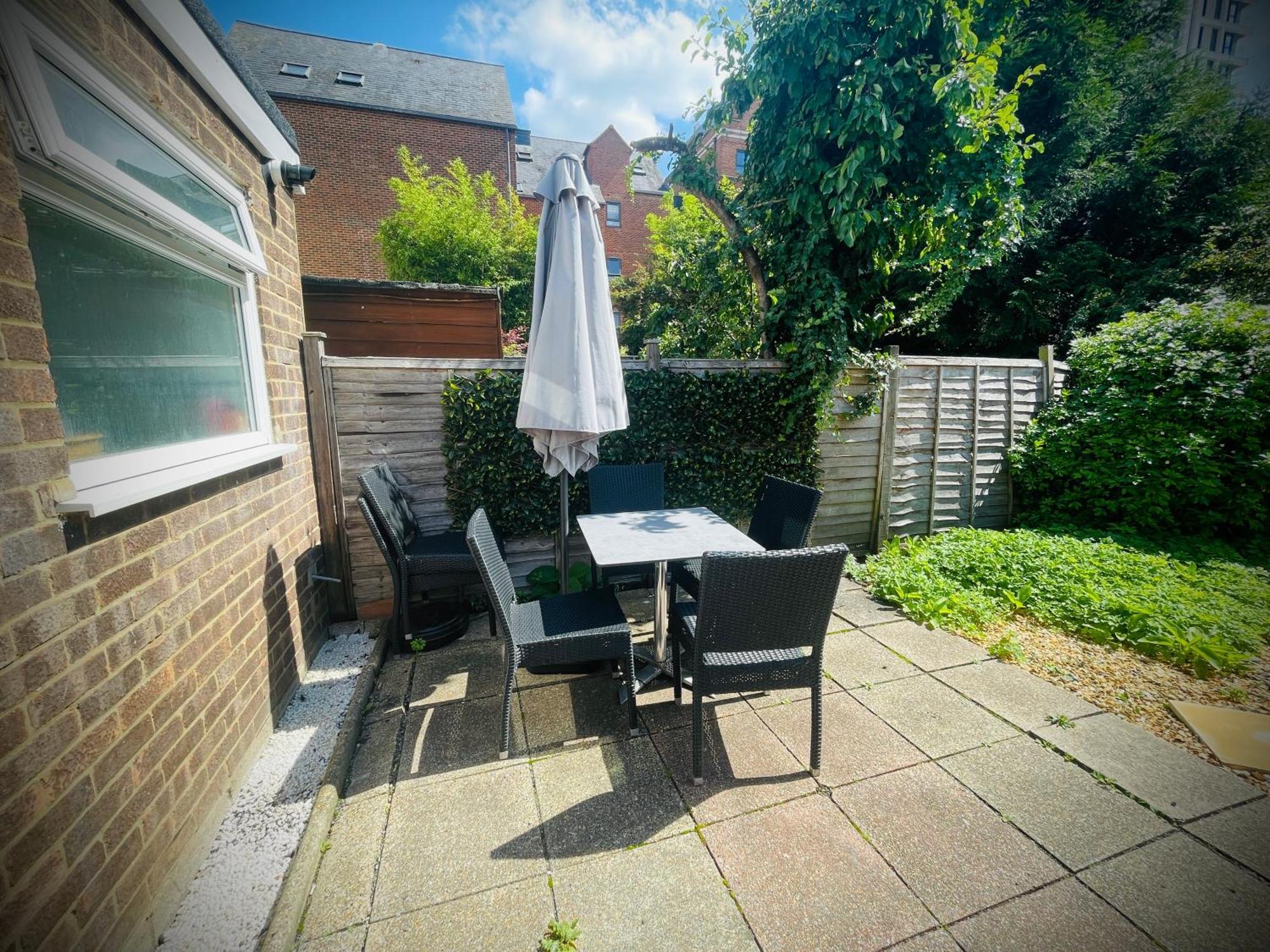 Exclusive Offers L Last-Minute Specials L Parking Free L Double Bed House L Uk L Gaming Room L Komfy 3 Bedroom Cottage With Riverview L Perfect For Short Or Long Stays Reading Eksteriør billede