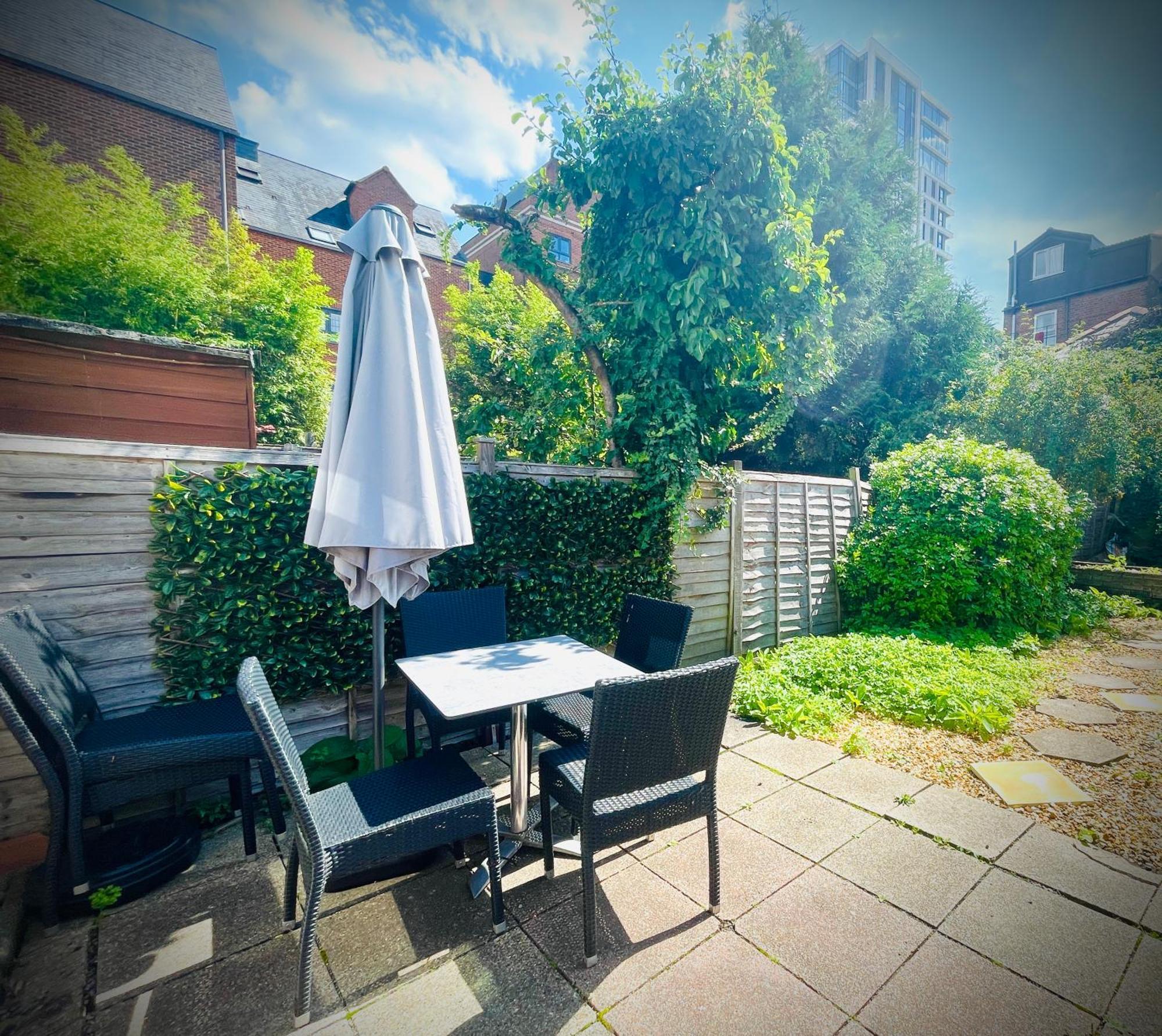 Exclusive Offers L Last-Minute Specials L Parking Free L Double Bed House L Uk L Gaming Room L Komfy 3 Bedroom Cottage With Riverview L Perfect For Short Or Long Stays Reading Eksteriør billede